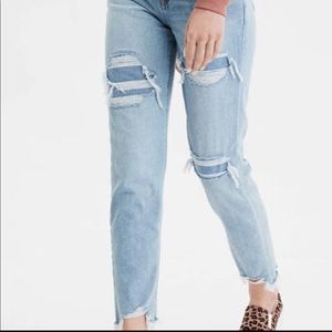 ¡SOLD!- American Eagle patched mom jeans
